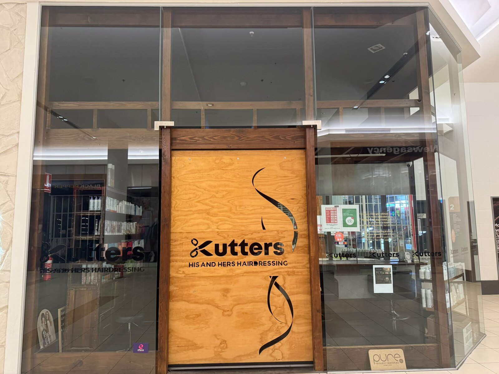 Cutters His & Hers entrance, Forest Hill